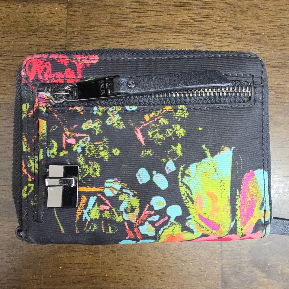 Tumi Voyageur Trifold Wallet Women Small Black Floral Zip Around‎ Nylon Leather